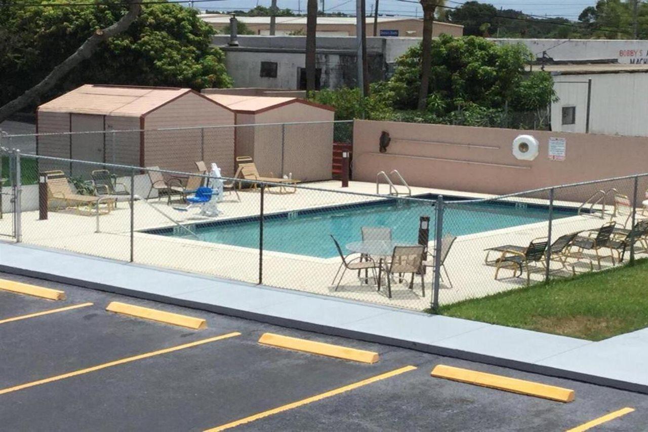 Redfinn Inn Fort Pierce Dış mekan fotoğraf